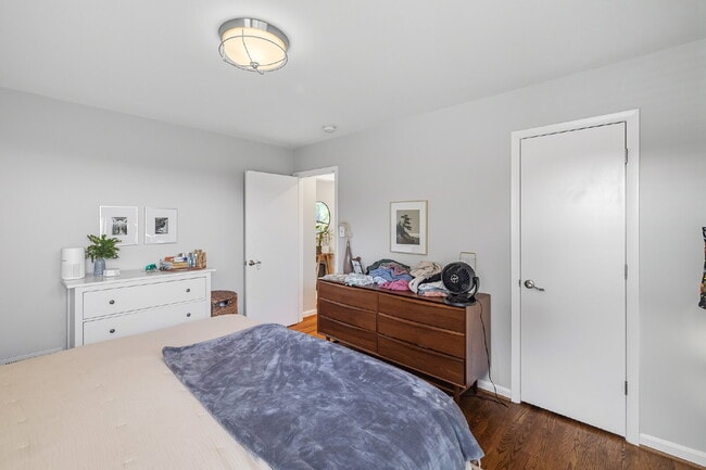 Building Photo - Convenient, Affordable and Updated!!.... Fenced 1/4 acre Yard, 3BR and walk-out basement.... Pets...