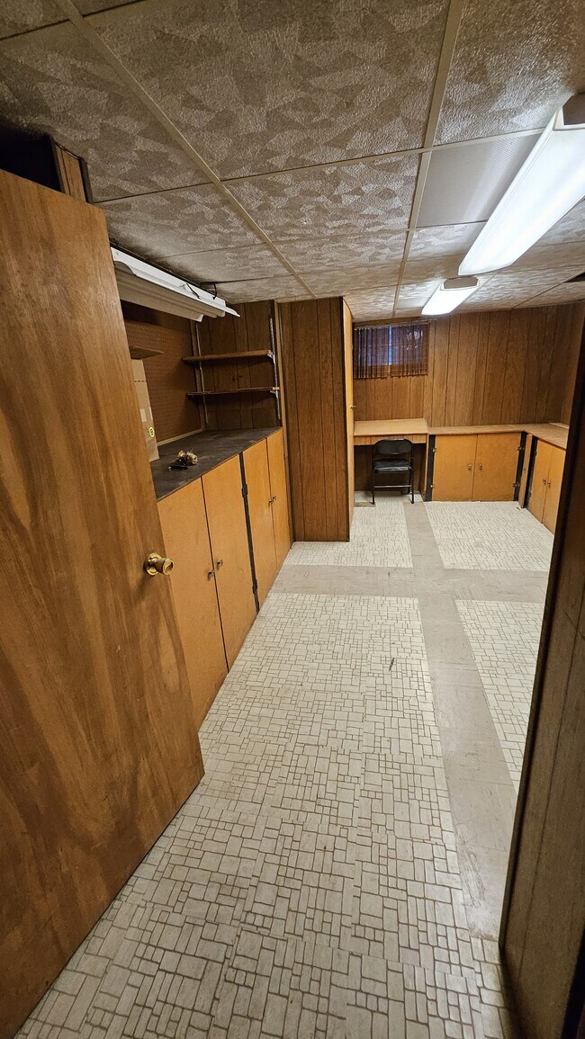 Building Photo - 509 S Swain Ave