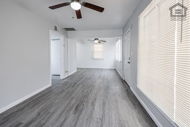 Building Photo - 3315