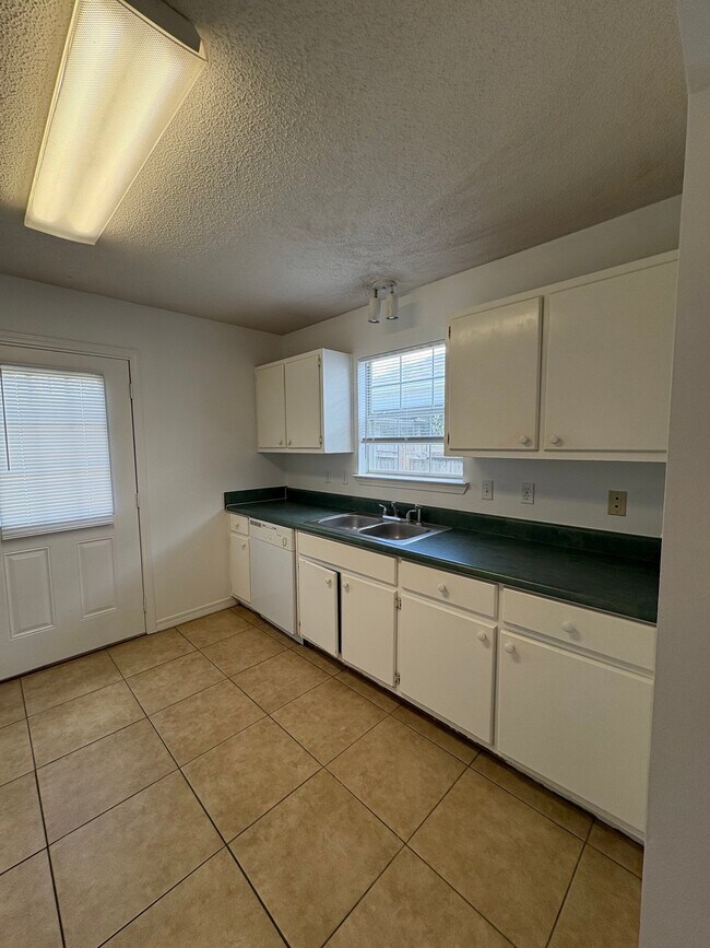 Building Photo - 953 Southern Oaks Ct