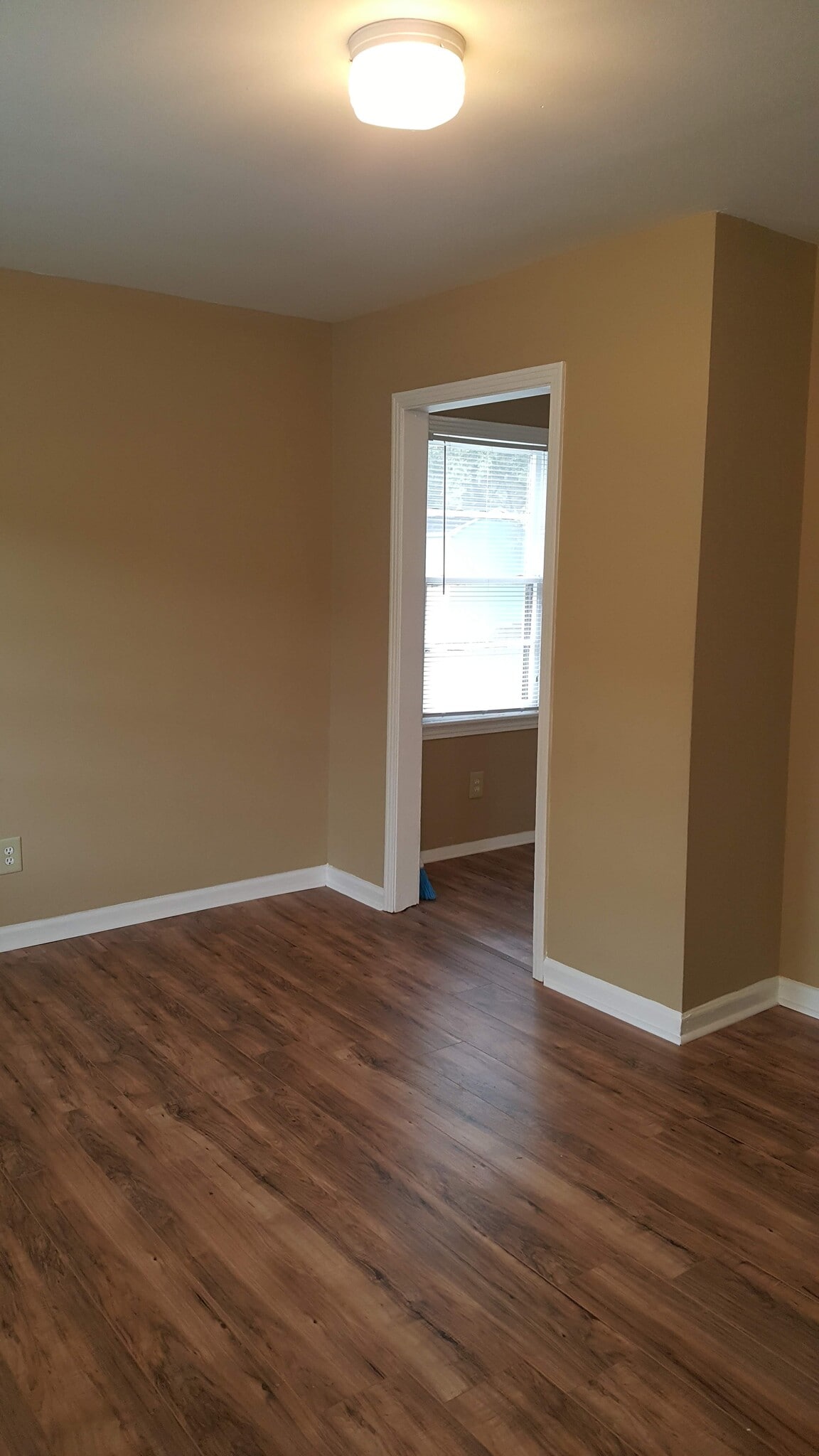 View to kitchen entrance - 511 Johnson St
