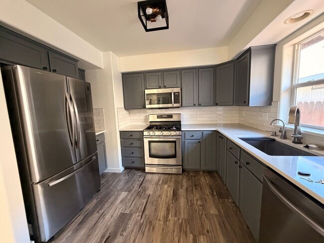 Building Photo - 3 Bed | 2 Bath | 1,306 Sq. Ft. | Bend, OR