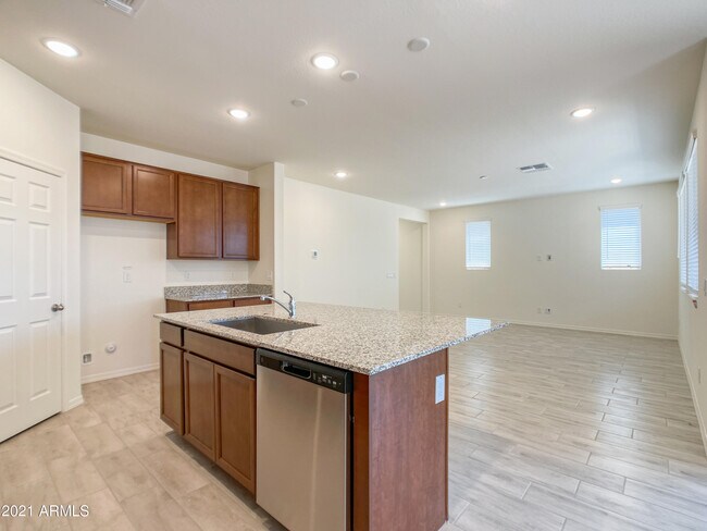 Building Photo - 8847 Fleetwood Ln