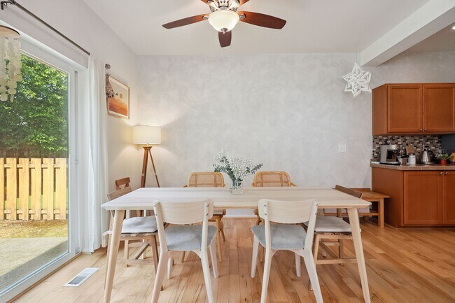 Building Photo - Spacious 3-Bedroom Home in Tumwater – Styl...