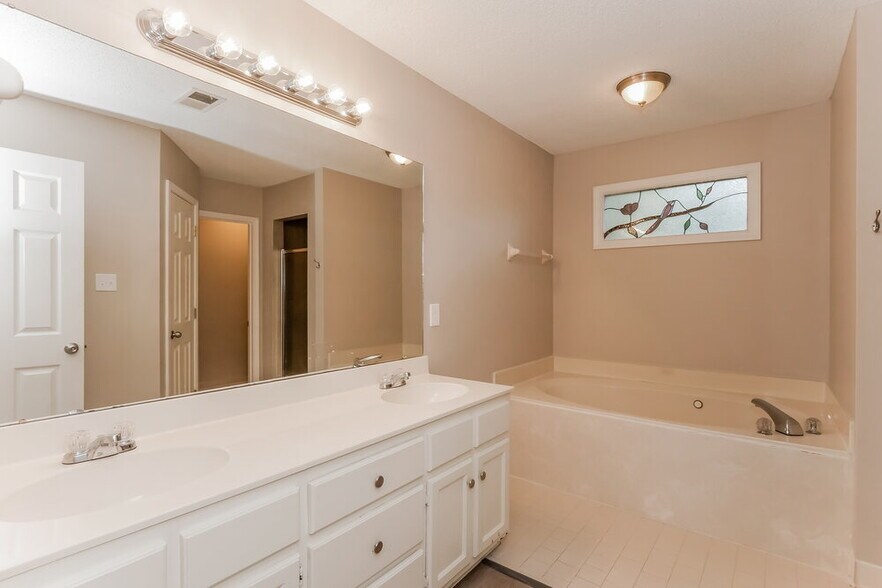 Building Photo - 6601 Baird Cove