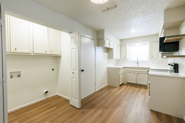 Building Photo - MOVE IN SPECIAL - HALF OFF 1ST MONTH RENT. Newly Remodeled Modern 2 bedroom with a garage