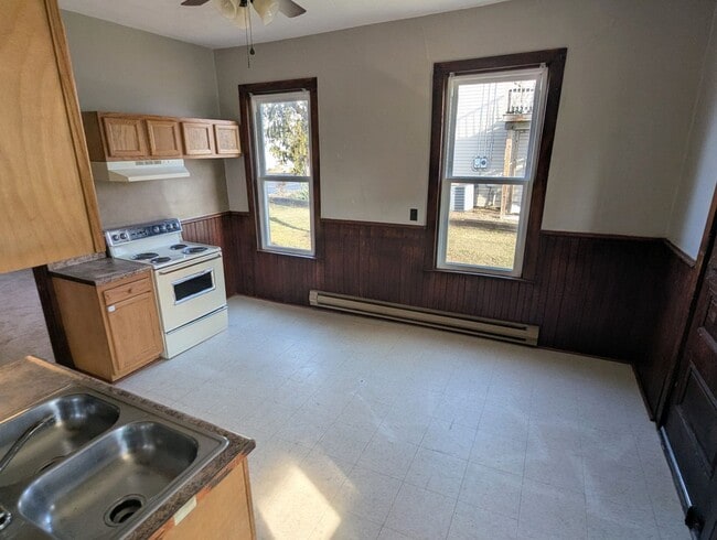 Building Photo - 24 W Water St