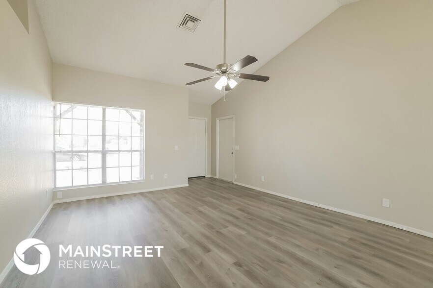 Building Photo - 8538 W Columbine Dr