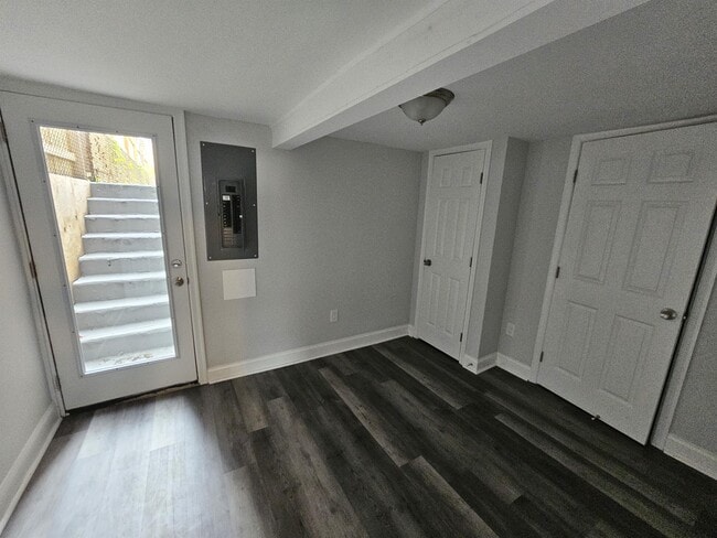 Building Photo - 6921 Holabird Ave