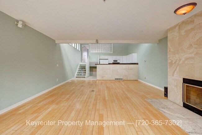 Building Photo - Downtown 3bed/3 bath w/2-car garage - $5500