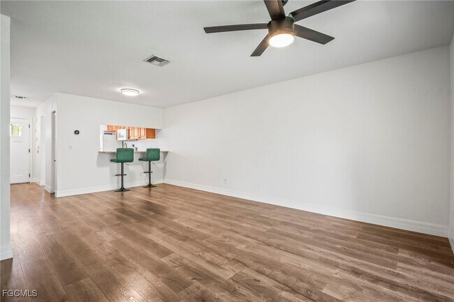 Building Photo - 6156 Lakefront Dr
