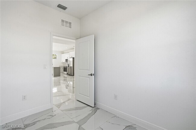 Building Photo - 406 Genoa Ave S