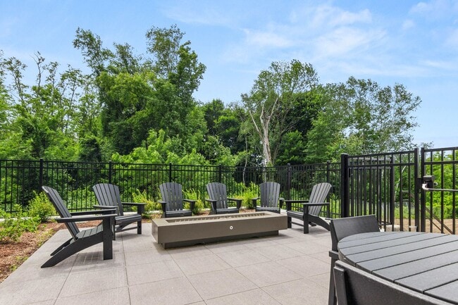 Building Photo - Courtyard Calm Meets City Convenience – 1B...