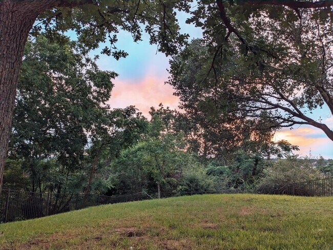 Building Photo - 6815 Bayridge Ter