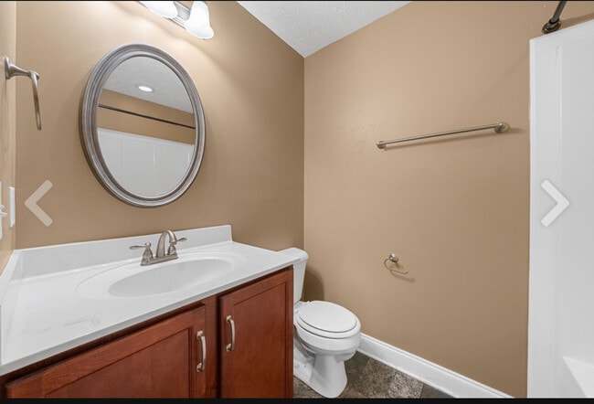 Building Photo - 546 Falkland Cir