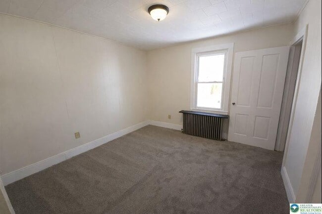 Building Photo - 221 Oak St