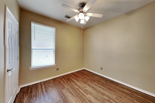 Building Photo - 8723 Rollick Dr