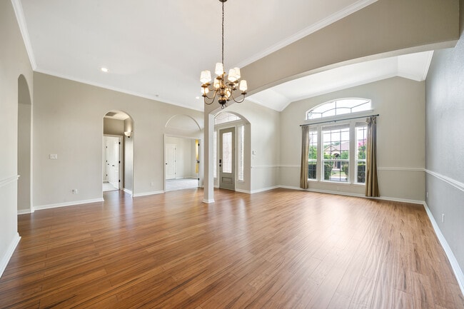 Building Photo - Spacious 4-Bed Luxury Home with Chef’s Kitchen, Fenced Yard, and 3,528 sq ft in Helotes
