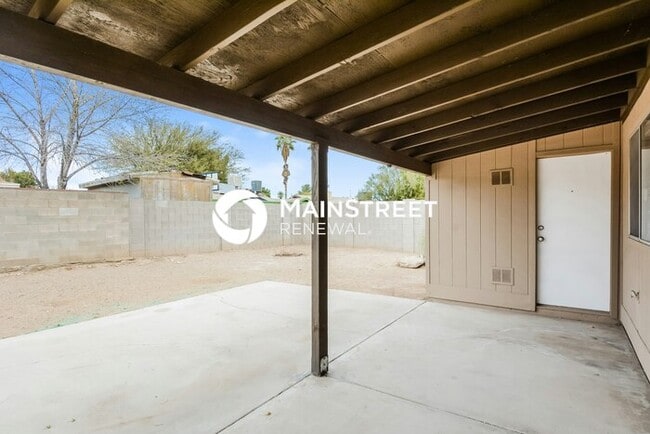 Building Photo - 2 Bedroom Pet-Friendly Home in Tucson, AZ with Main Street Renewal
