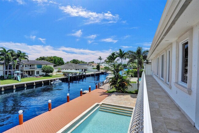 Building Photo - 3061 NE 43rd St