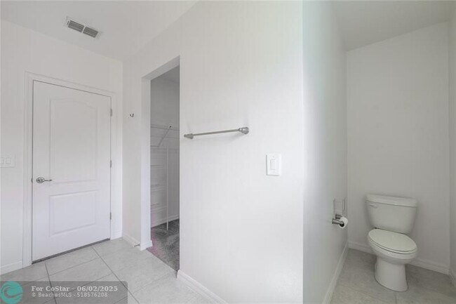 Building Photo - 3537 SW San Benito St
