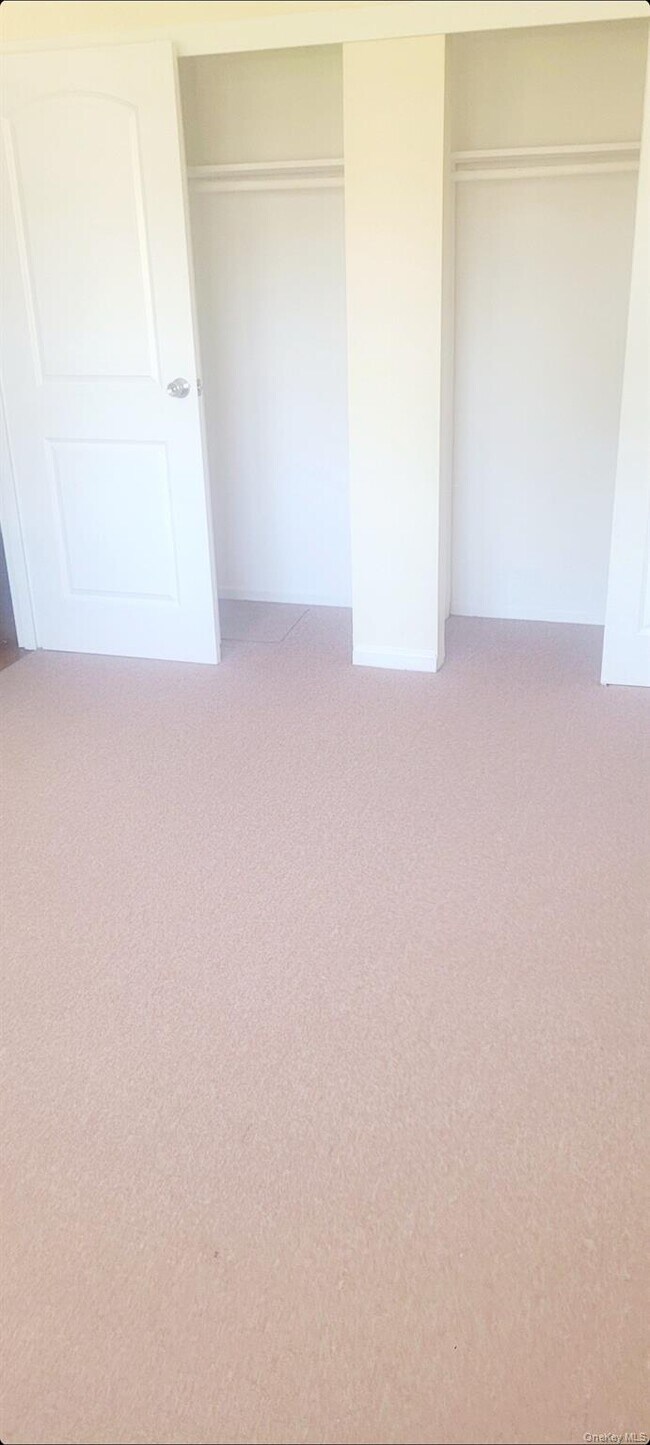 Building Photo - 7a Hemlock Dr