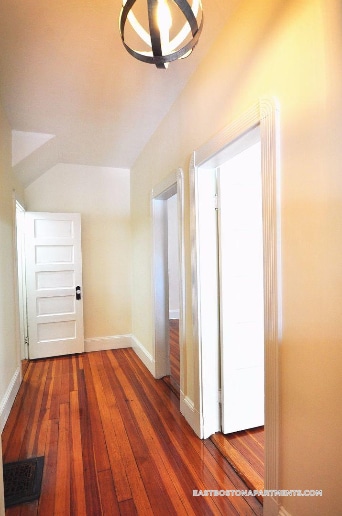 Building Photo - 756 Saratoga St