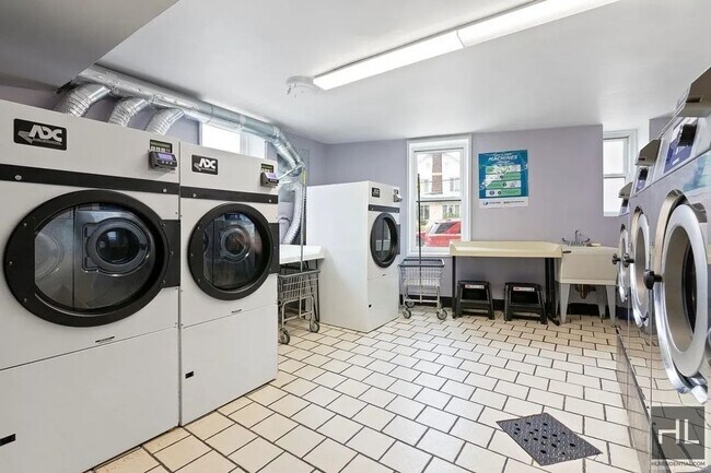Building Photo - 2610 Ocean Pkwy
