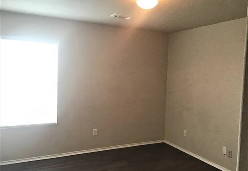 Building Photo - 9530 Belleclaire Ln