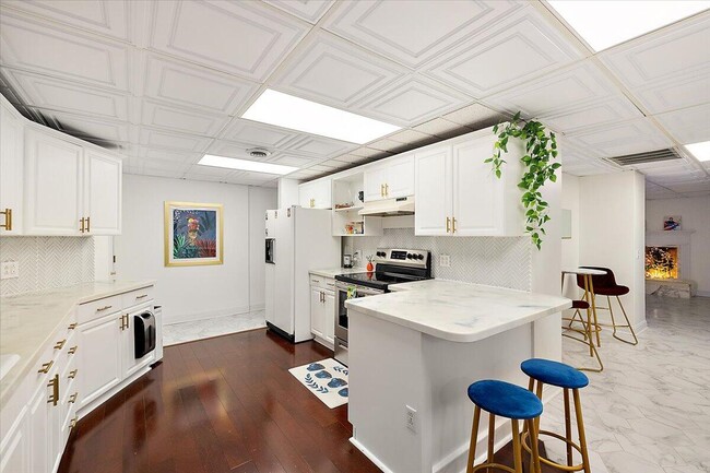 Building Photo - 3427 E Dobson Pl