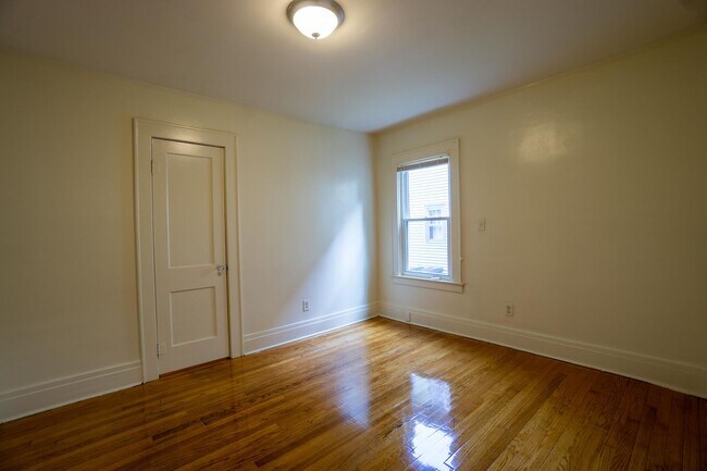 Building Photo - 231 Fellows Ave