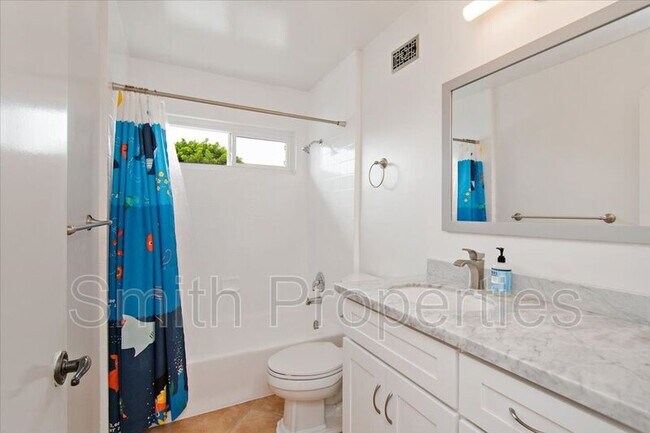 Building Photo - 122 S Guadalupe Ave