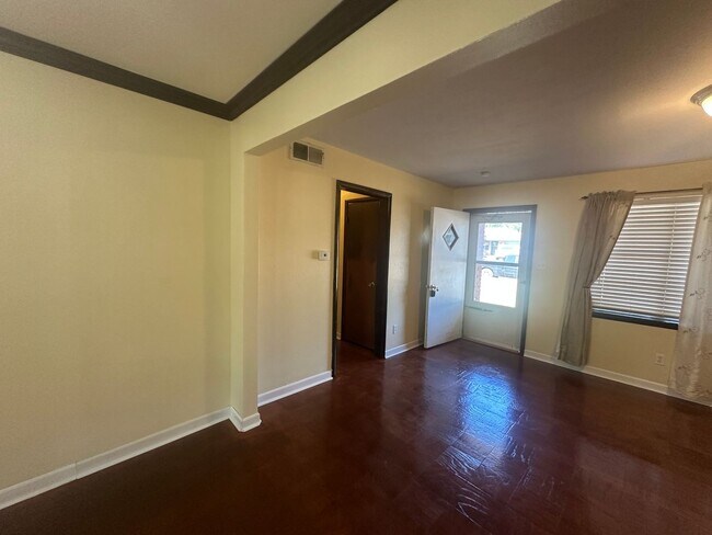 Building Photo - 2524 Eagle Dr