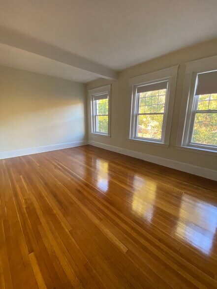 Building Photo - 1595 Beacon St