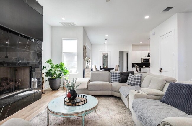 Building Photo - 12016 Savannah Ave