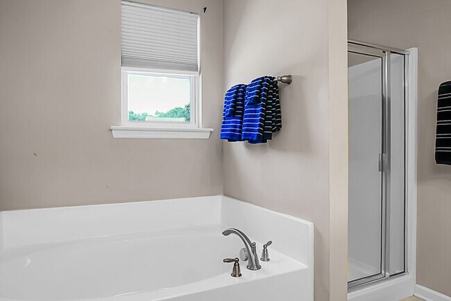 Building Photo - 1519 Thoroughbred Blvd