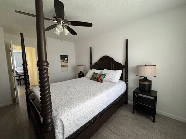 Building Photo - Pool Home with 3Bedrooms +Bonus Room Bullhead Parkway-Desert Foothills Estates- Can Be "Furnished...