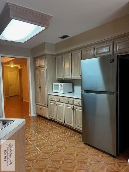 Building Photo - 944 Alta Mesa Blvd