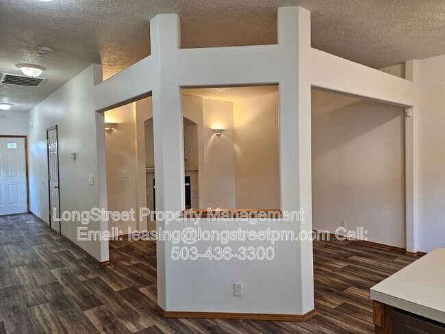 Building Photo - 7445 SE Crystal Springs Blvd