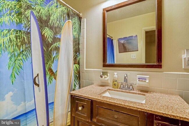 Building Photo - 1048 Dalebrook Dr