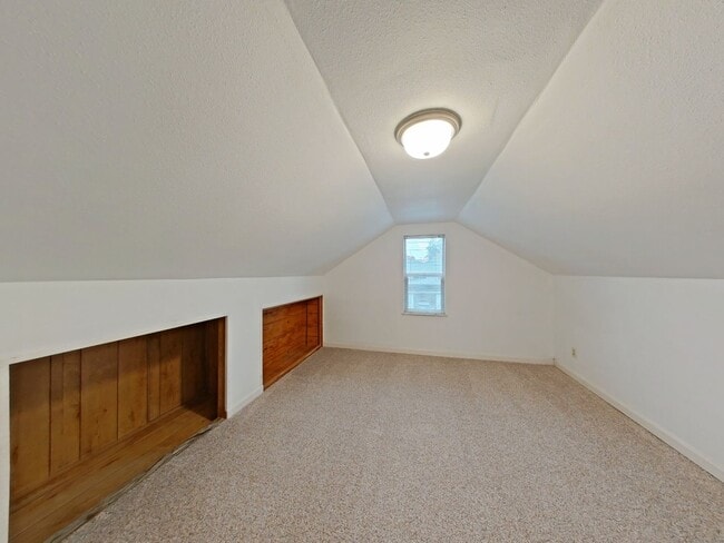 Building Photo - 3 Bedroom House  ~ Northern Corvallis