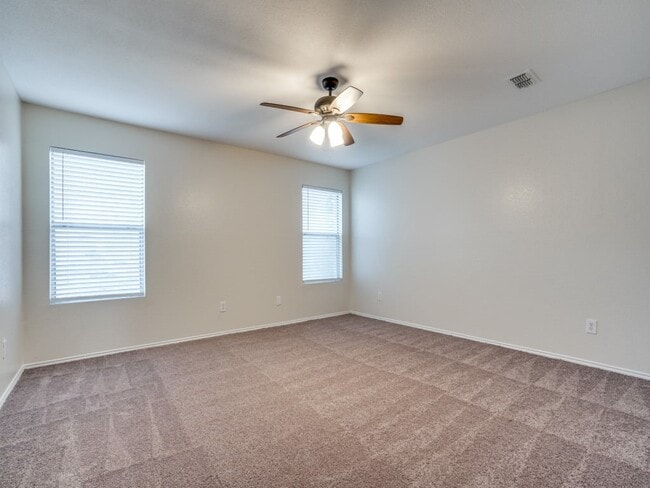 Building Photo - 725 Lovern St