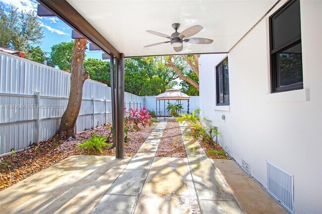 Building Photo - 1744 SW 22nd Terrace