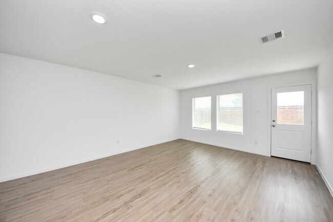 Building Photo - 3037 Pensacola Dr