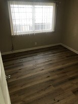 Building Photo - 116 E Buckthorn St