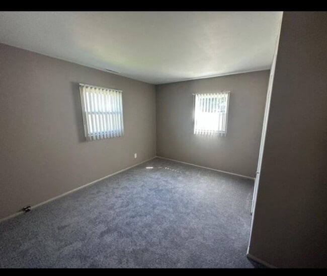 Building Photo - 3 Bedroom Home in Highland, IN