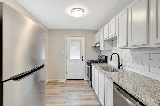 Building Photo - 7201 Longfield Dr