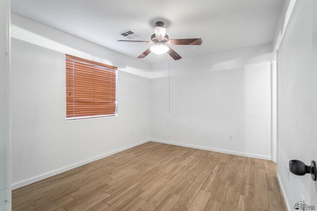 Building Photo - 1510 N 9th Ave