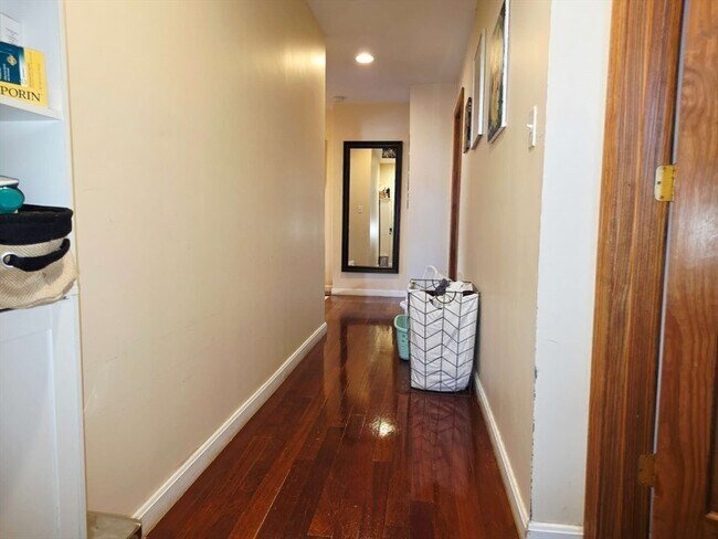 Building Photo - 70 Beaconwood Rd