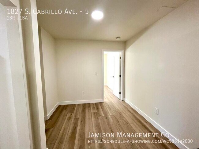 Building Photo - 1827 S Cabrillo Ave